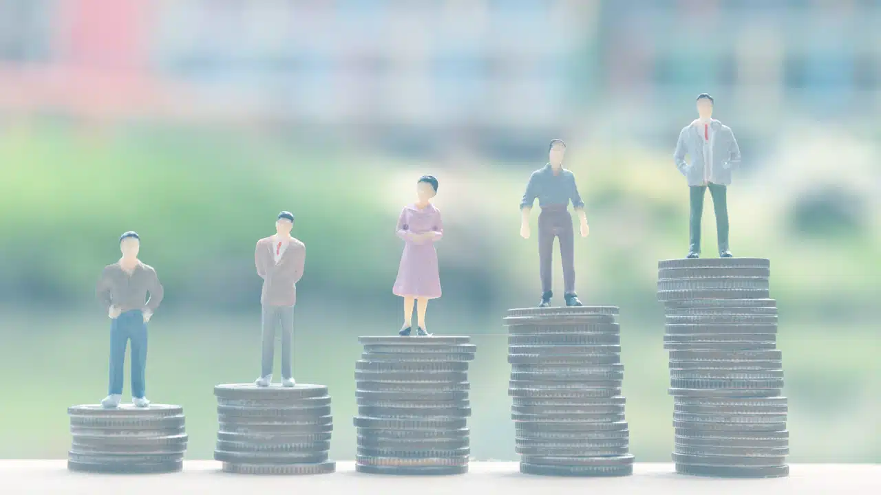 Illustration de l'article sur le contexte 2024 avec l'année et un écran de bourse en fond d'image
