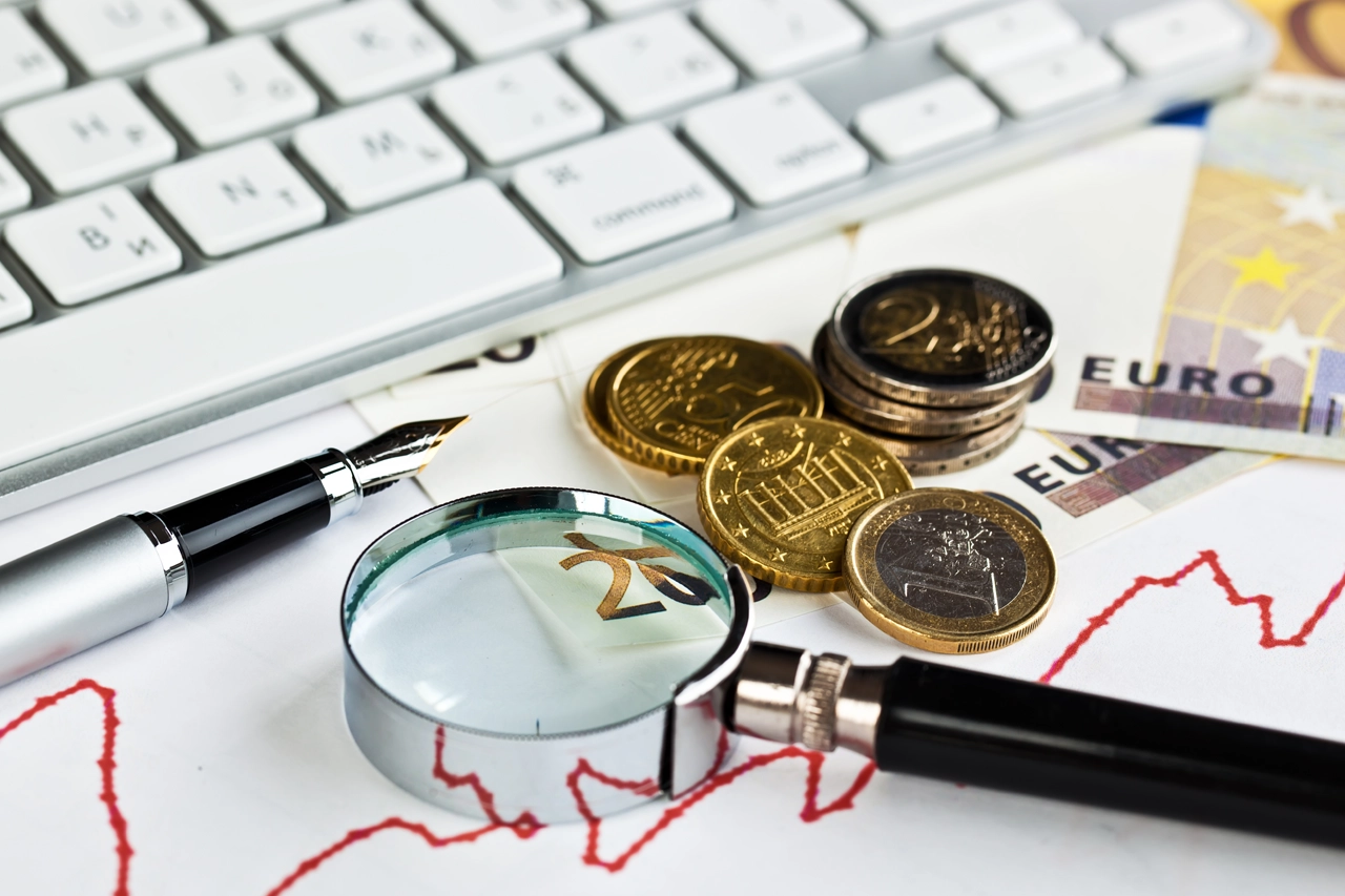 illustration de la bourse avec des pièces et des billets
